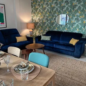 3 Bedrooms, Spacious 60 M From The Apartamento